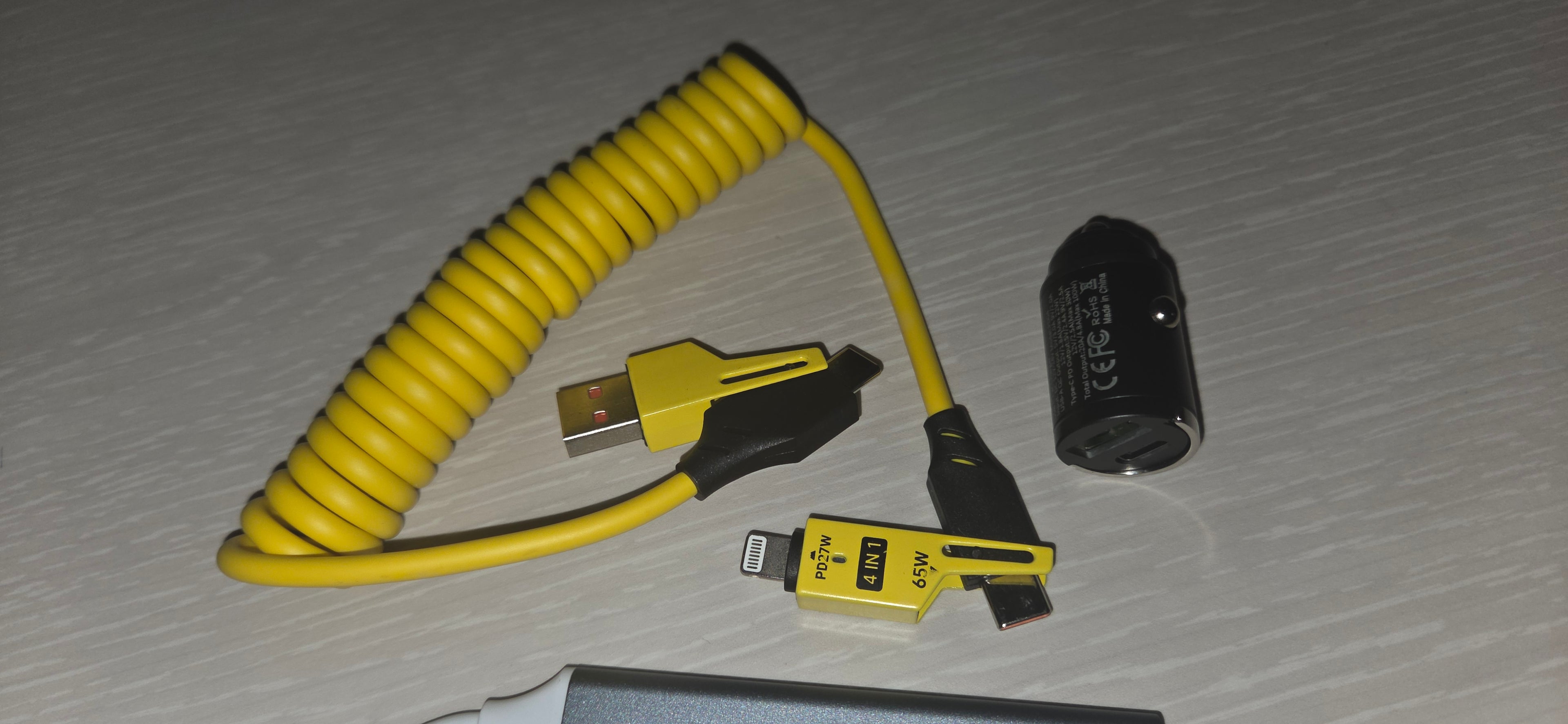 Kit Caricabatteria 12/24V + HUB 4 Porte + Cavo Flessibile