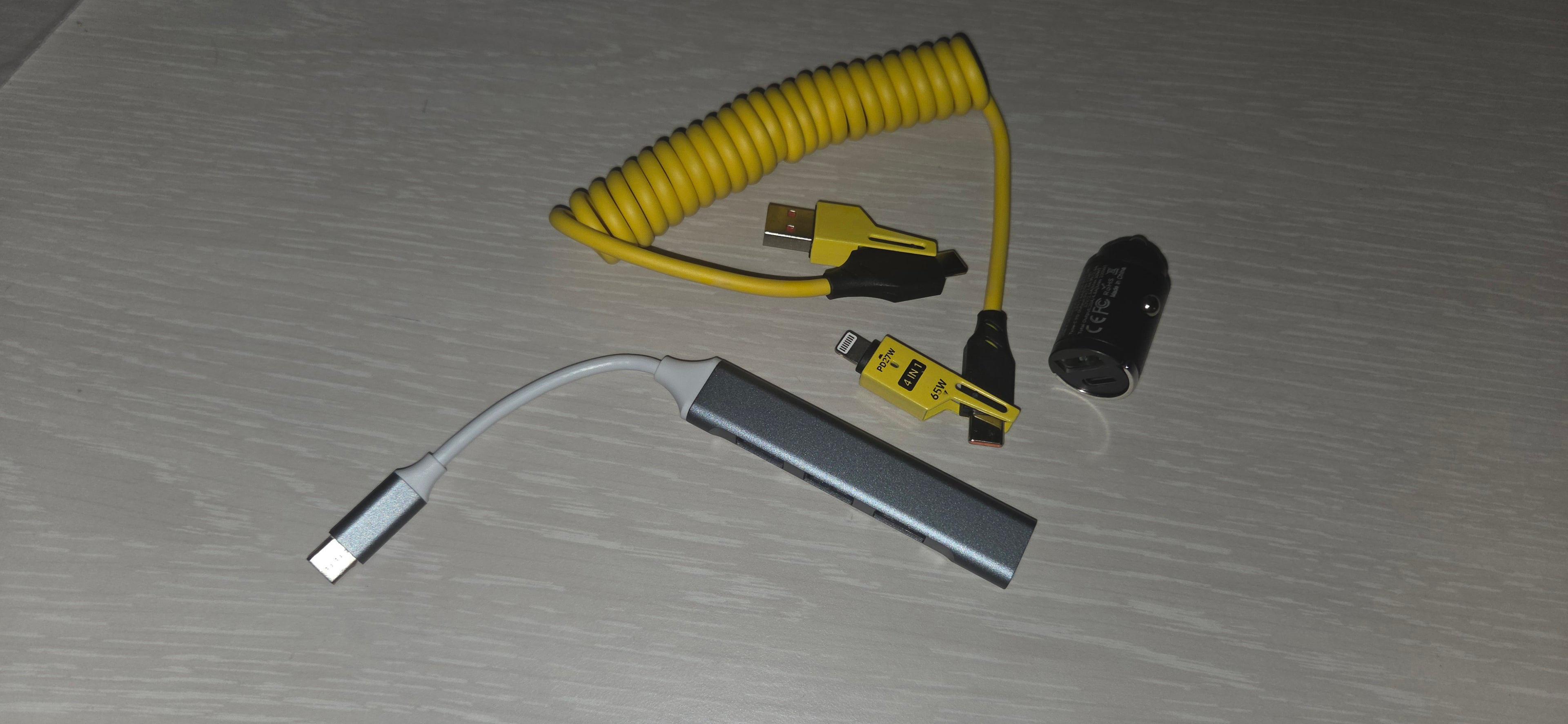 Kit Caricabatterie 12/24V + HUB 4 Porte + Cavo Flessibile