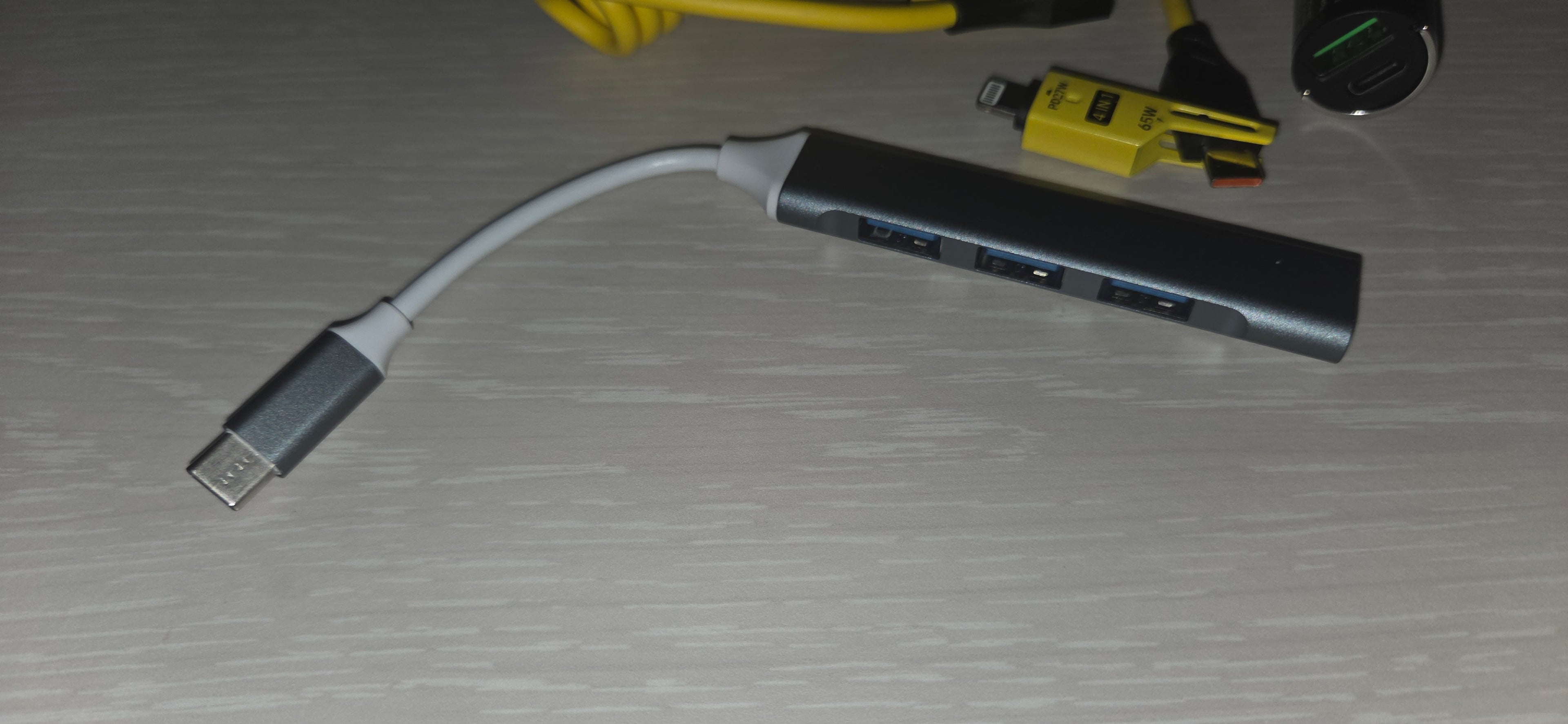 Kit Caricabatteria 12/24V + HUB 4 Porte + Cavo Flessibile