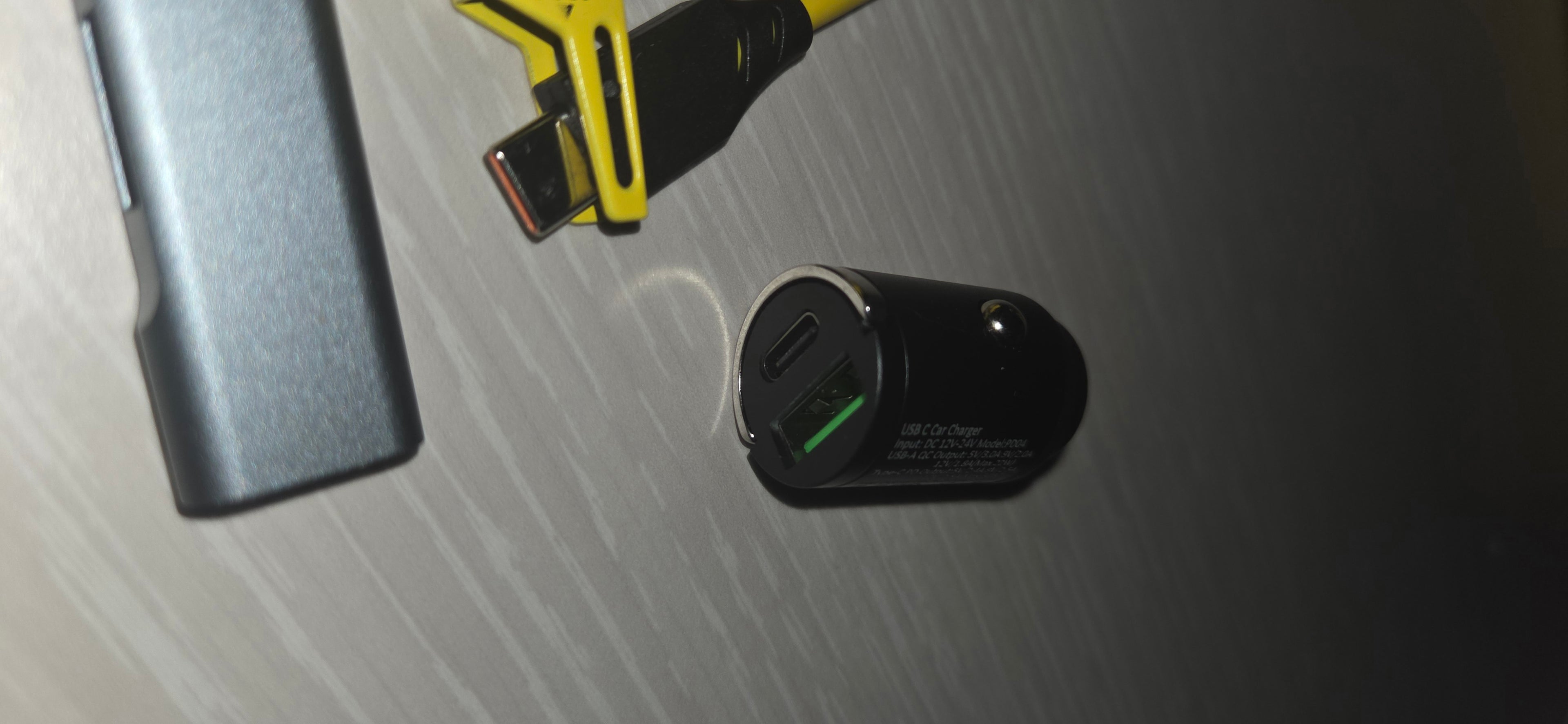 Kit Caricabatterie 12/24V + HUB 4 Porte + Cavo Flessibile