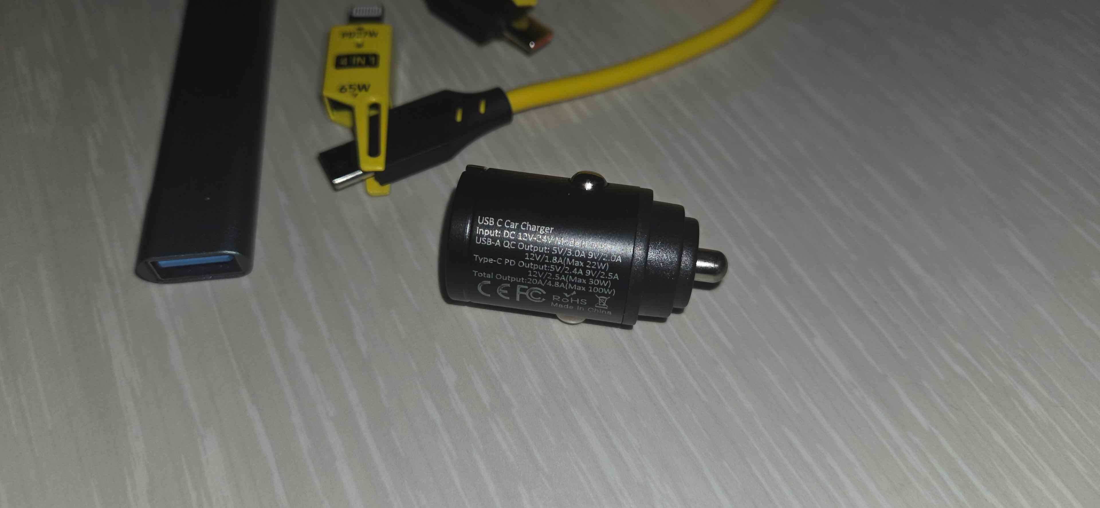 Kit Caricabatteria 12/24V + HUB 4 Porte + Cavo Flessibile