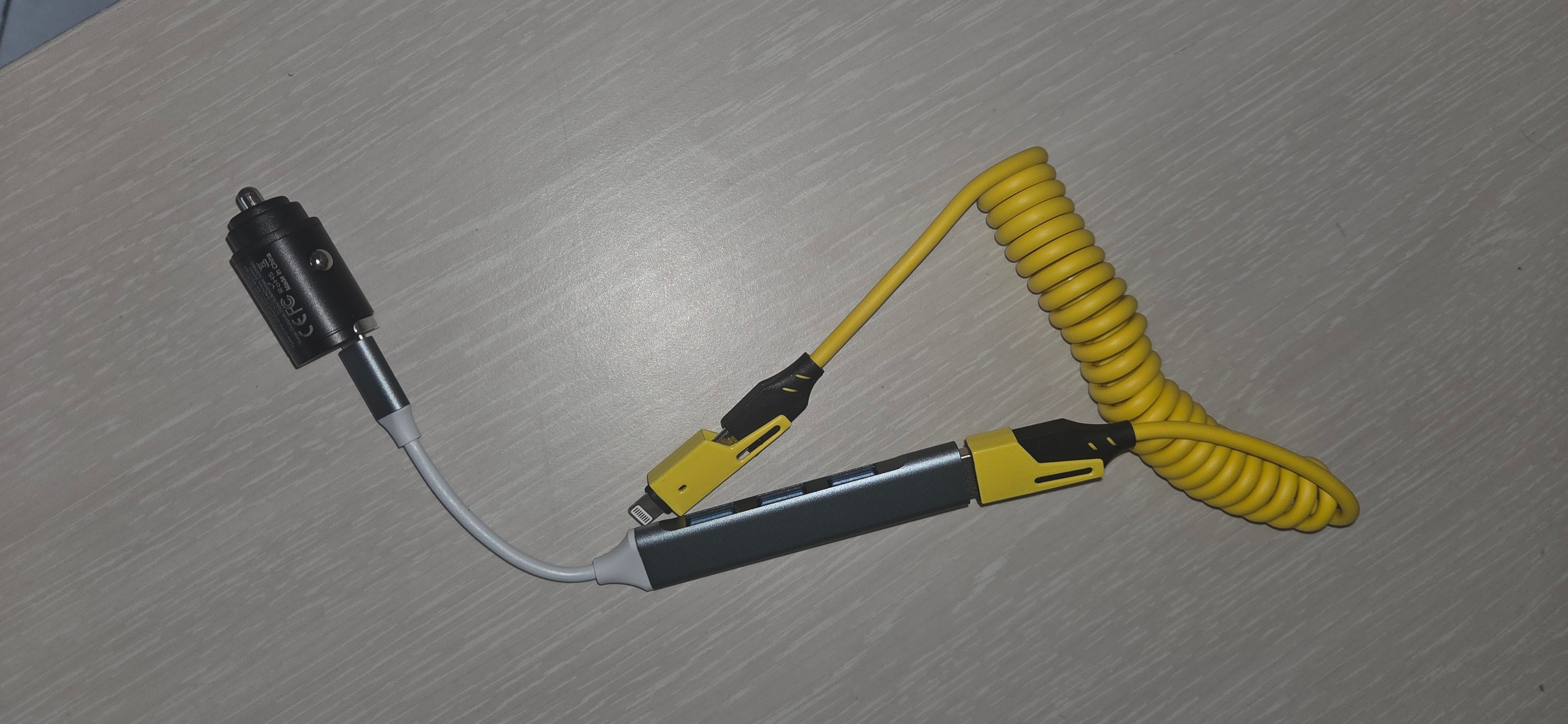 Kit Caricabatteria 12/24V + HUB 4 Porte + Cavo Flessibile