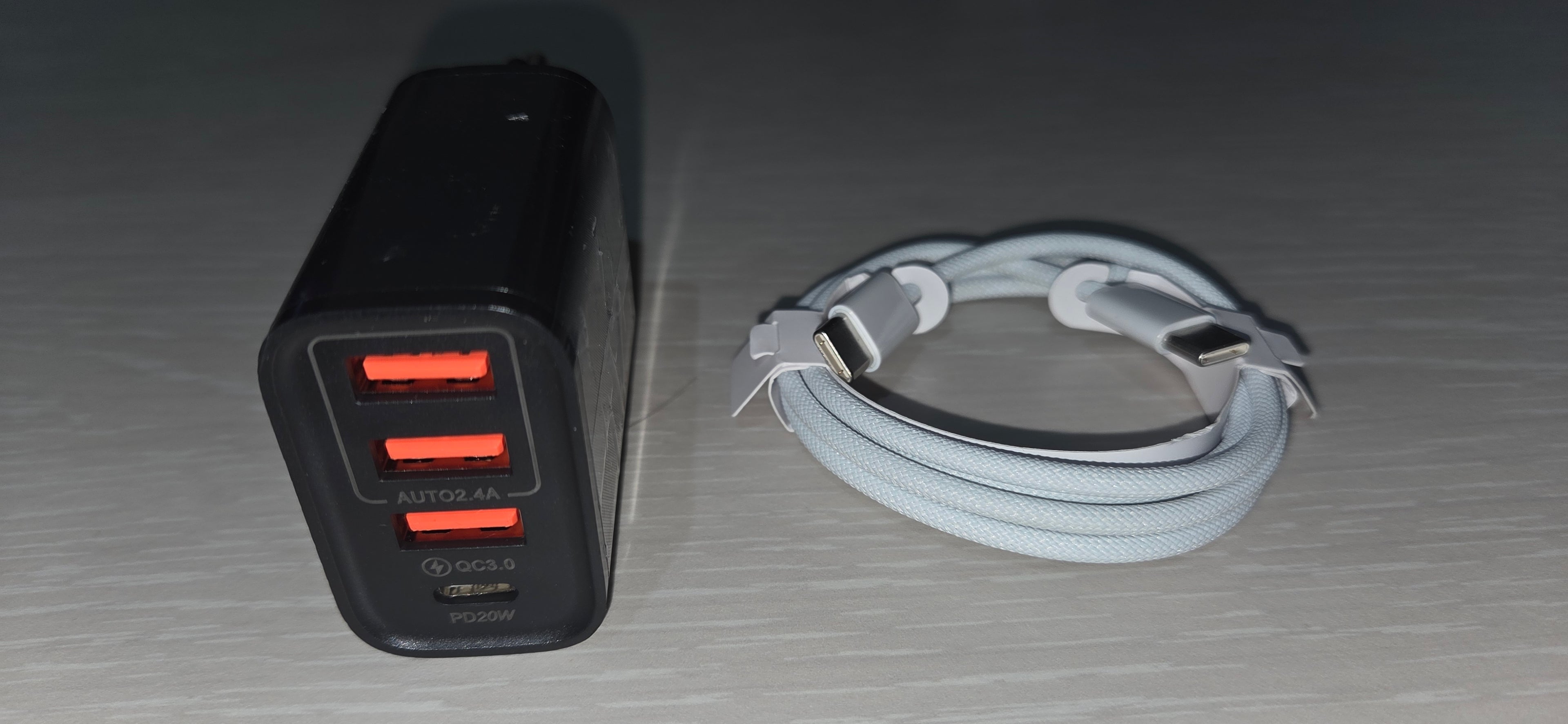 Kit Caricabatterie 48W 4 Porte USB Type-A/C Spina EU + Cavo USB Type-C > Type-C Grado A++