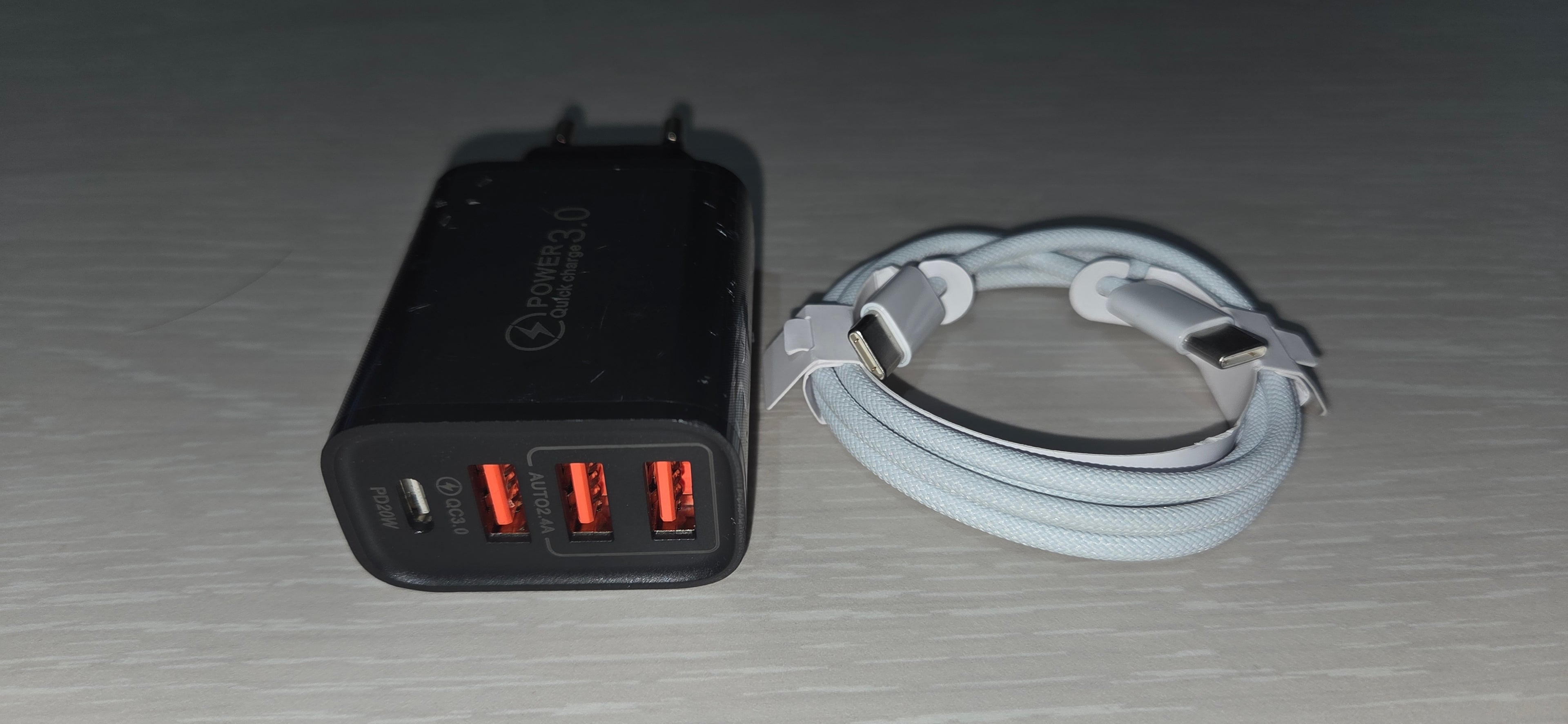 Kit Caricabatterie 48W 4 Porte USB Type-A/C Spina EU + Cavo USB Type-C > Type-C Grado A++