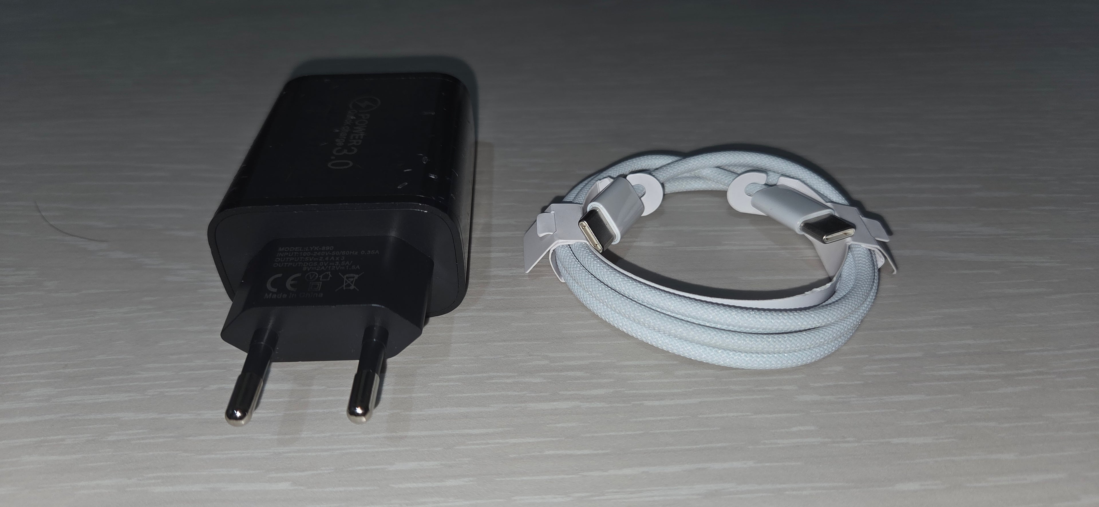 Kit Caricabatterie 48W 4 Porte USB Type-A/C Spina EU + Cavo USB Type-C > Type-C Grado A++